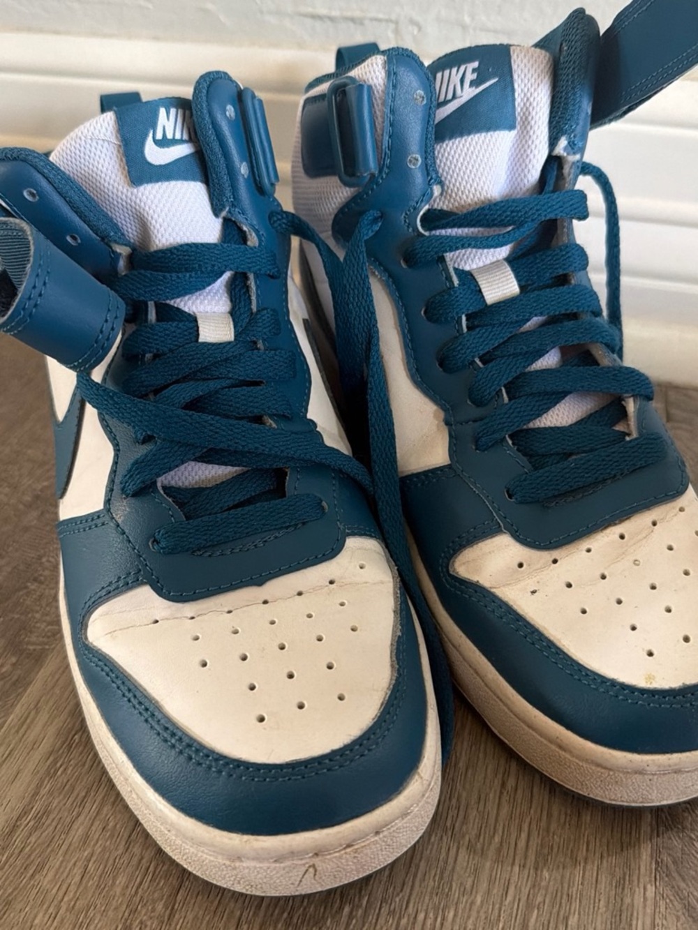 Nike Kids Mid-Top Sneakers in Teal and White